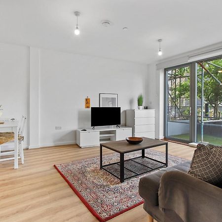 Centrally Located - Modern - 2Bed - 2Bath Apartment London Exterior photo