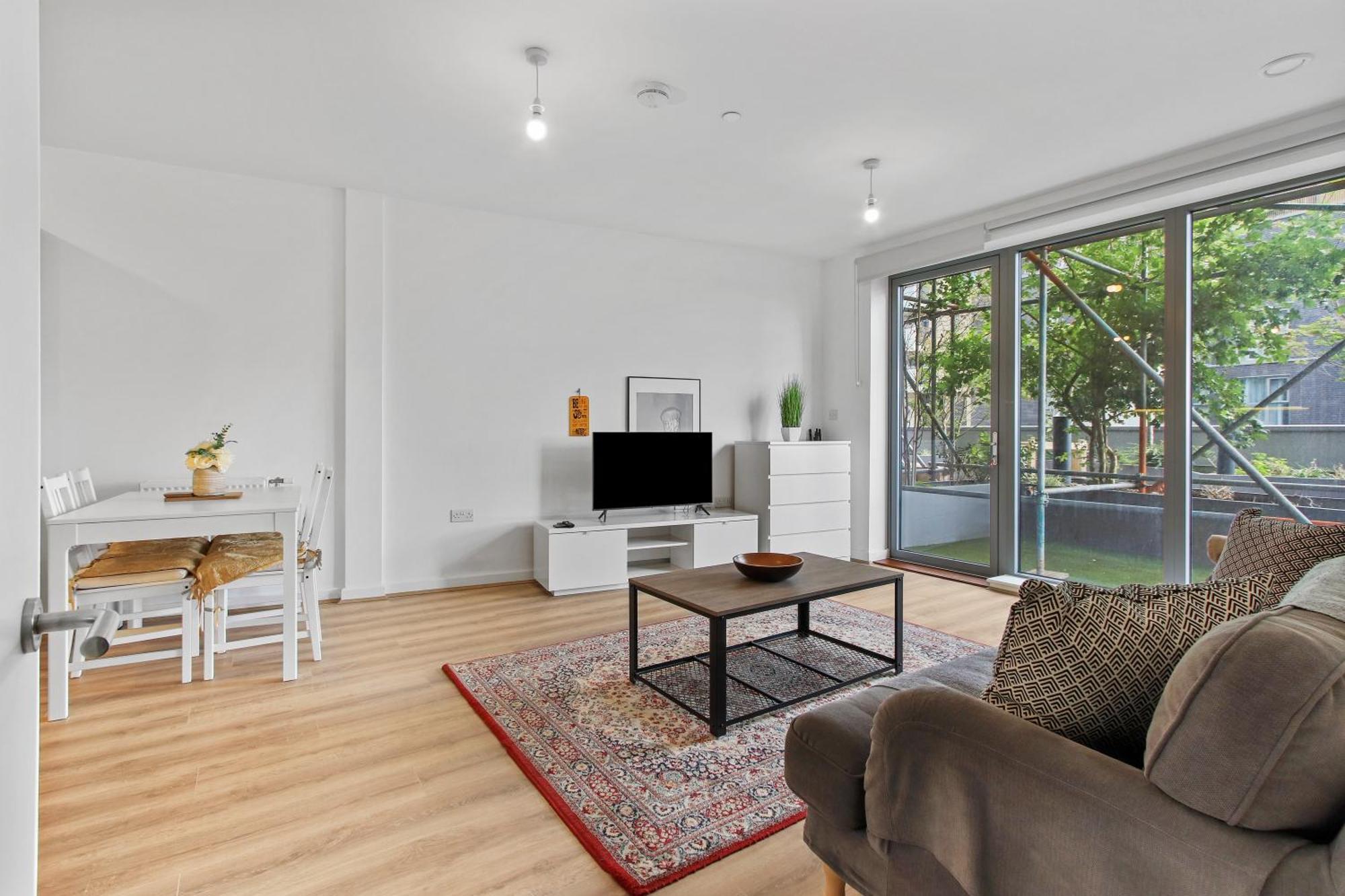 Centrally Located - Modern - 2Bed - 2Bath Apartment London Exterior photo
