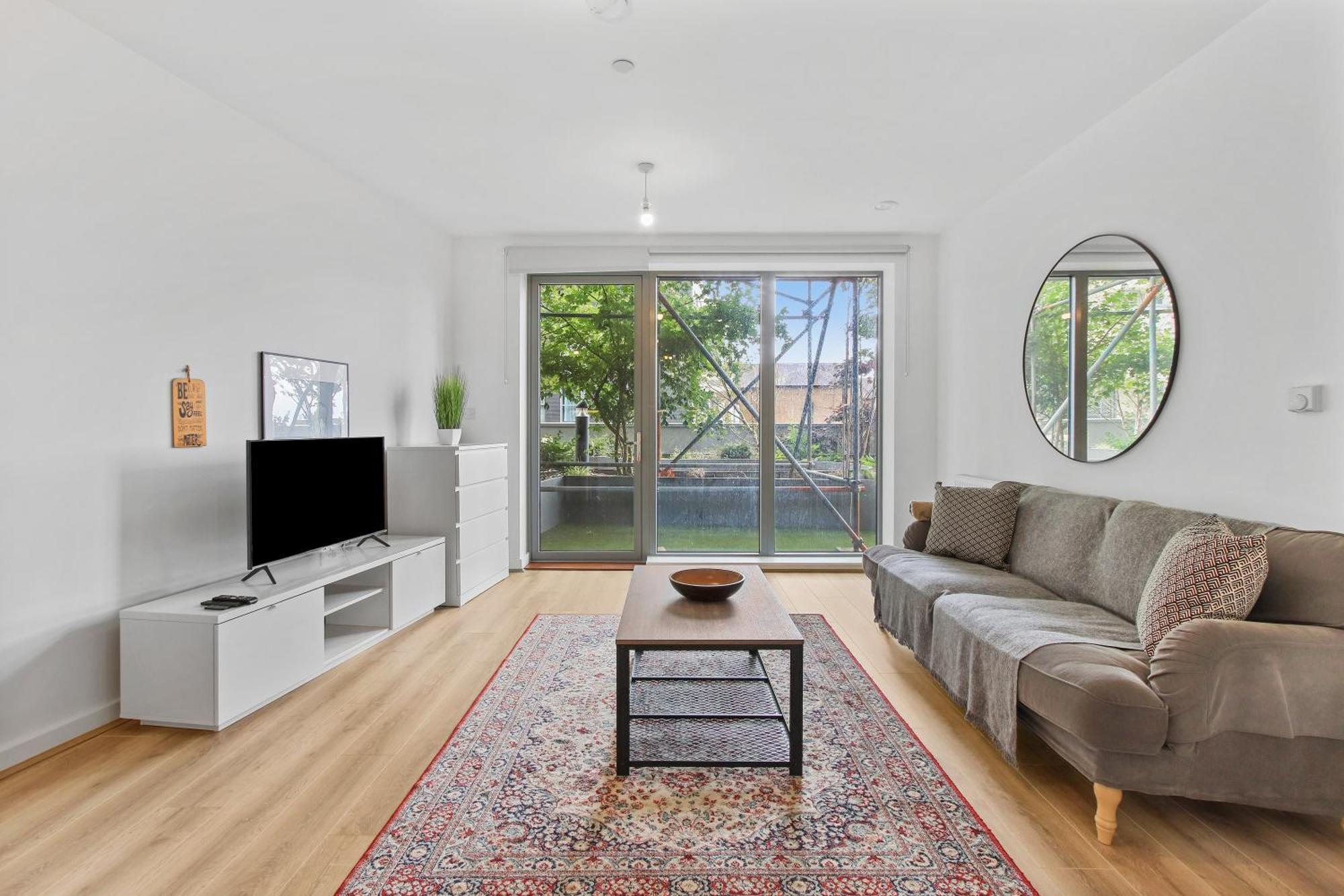 Centrally Located - Modern - 2Bed - 2Bath Apartment London Exterior photo