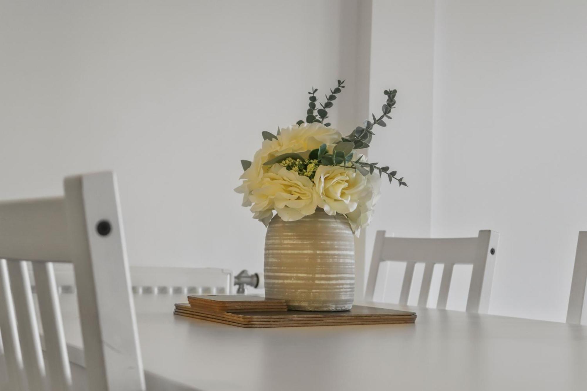Centrally Located - Modern - 2Bed - 2Bath Apartment London Exterior photo