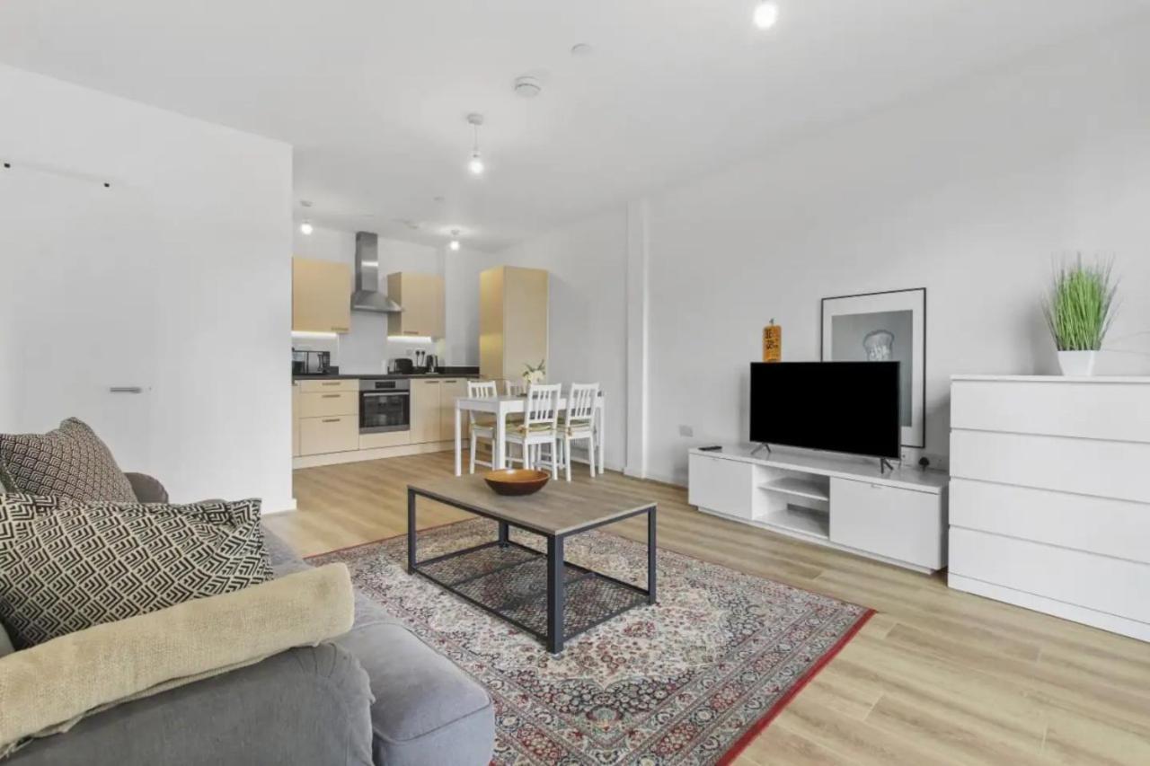 Centrally Located - Modern - 2Bed - 2Bath Apartment London Exterior photo