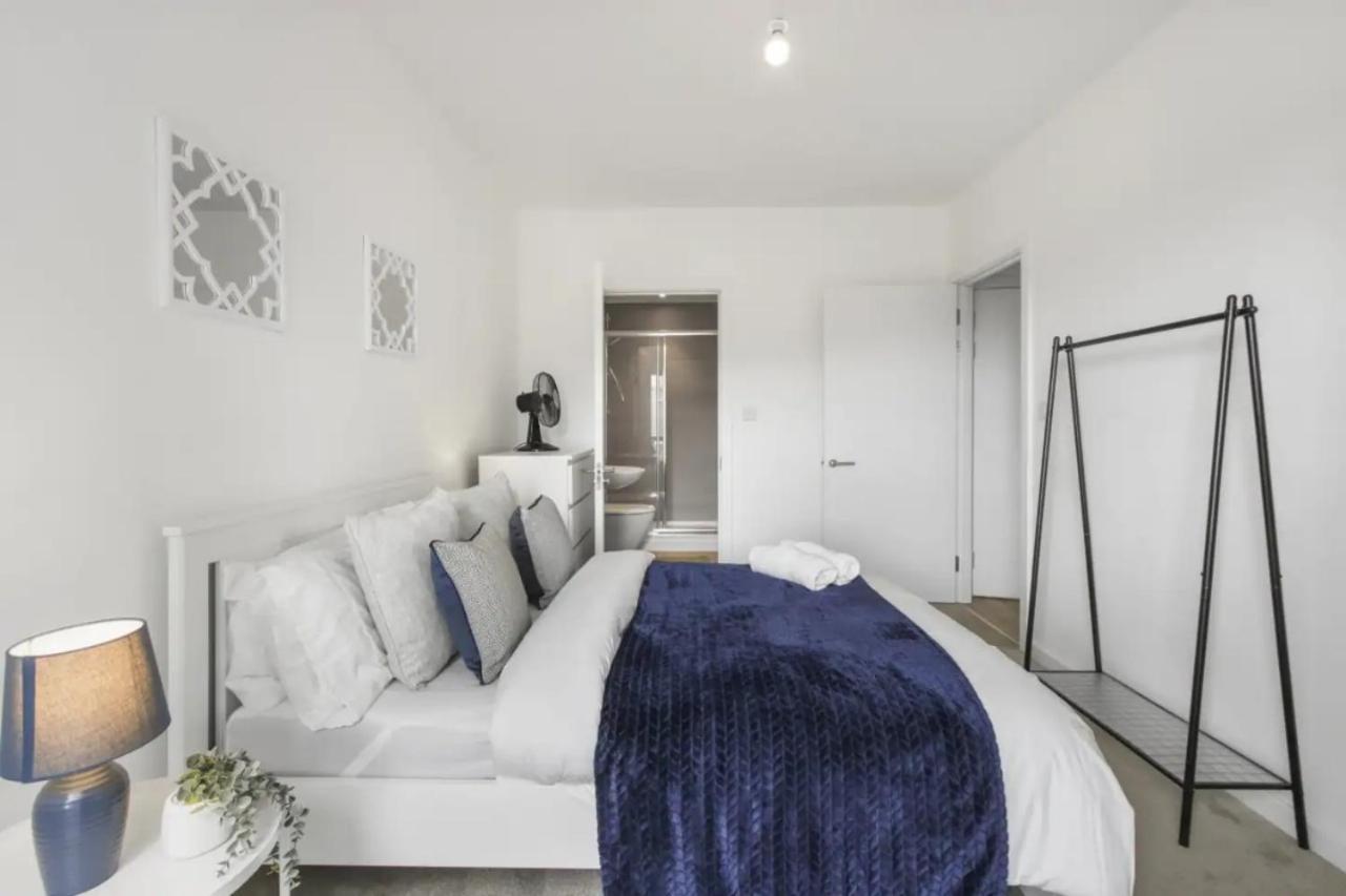 Centrally Located - Modern - 2Bed - 2Bath Apartment London Exterior photo