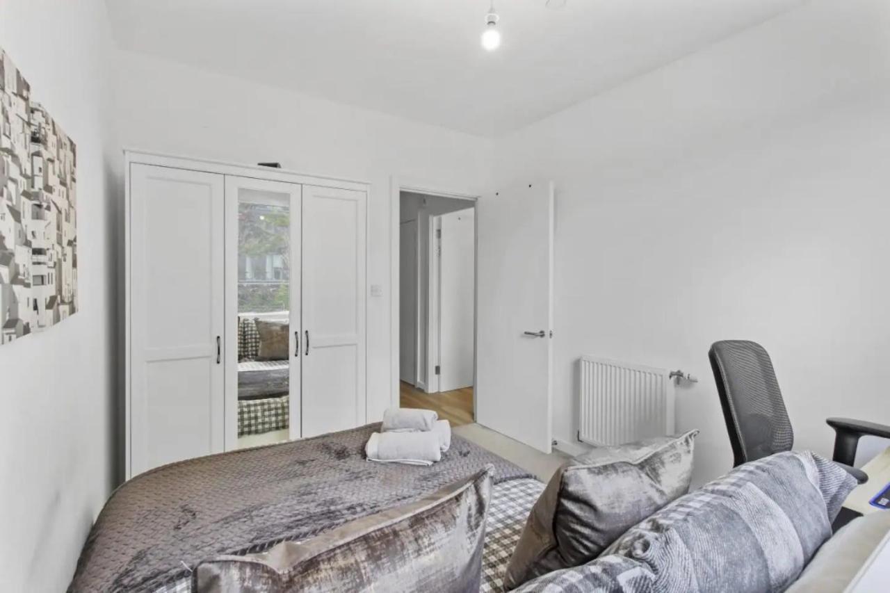 Centrally Located - Modern - 2Bed - 2Bath Apartment London Exterior photo