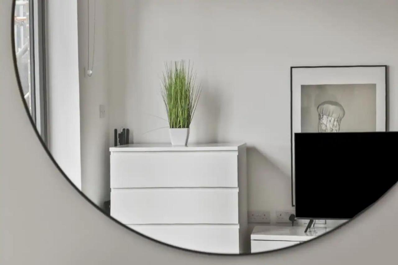 Centrally Located - Modern - 2Bed - 2Bath Apartment London Exterior photo