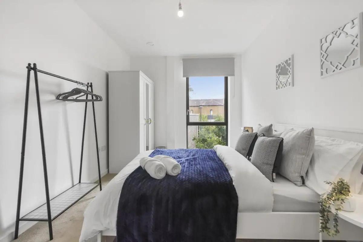 Centrally Located - Modern - 2Bed - 2Bath Apartment London Exterior photo
