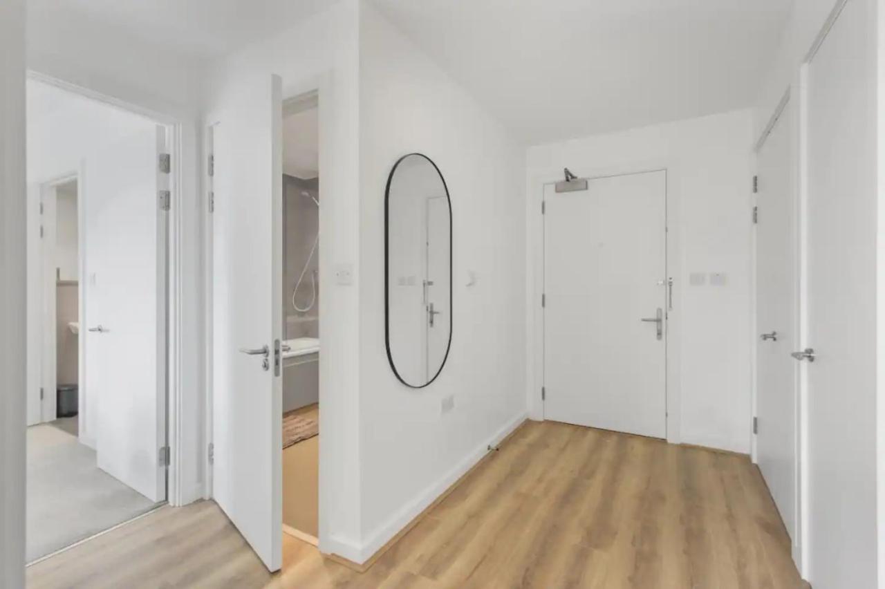Centrally Located - Modern - 2Bed - 2Bath Apartment London Exterior photo